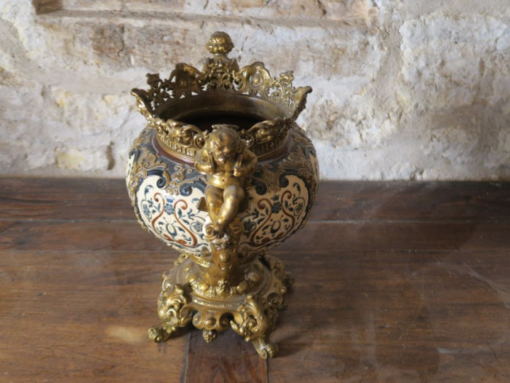 Maison RAGOT. Grande jardinière XIXème de style Louis XV en faience po