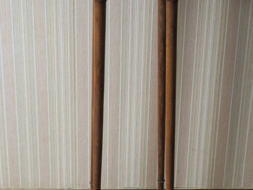 Sellette XIXème de style Louis XVI en bois naturel. H. 112 cm