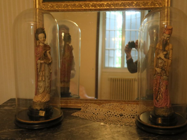 Deux sujets de style Extrême orient en composition "couple de personna