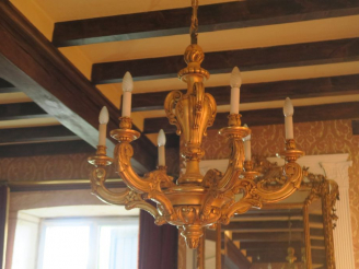 Vente aux enchères Lustre Napoléon III de style Louis XV en bois doré à décor de fleurett