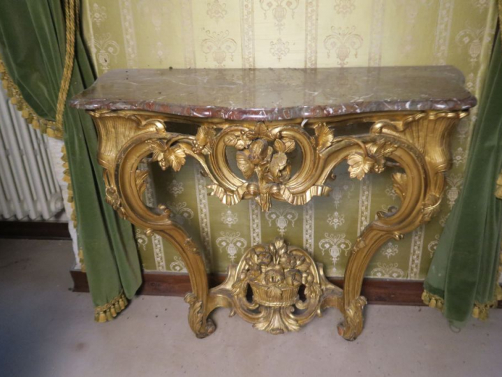 Console Napoléon III de style Louis XV en bois et stuc doré, à décor a