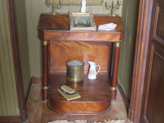 Vente aux enchères Prie Dieu de style Empire en  acajou et ornementation de bronze à déco