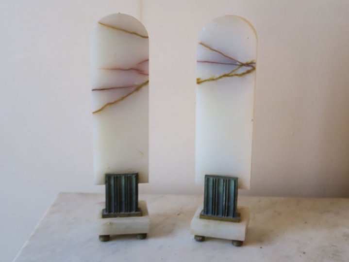 Partie de garniture de cheminée de style Art déco en bronze, laiton et