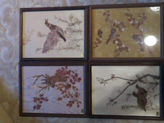 Vente aux enchères Lampe en porcelaine blanche. 4 encadrements "fleurs séchées"