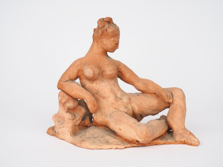 Balbino GINER.  "Femme nue assise"  Sculpture en terre cuite  Signée e