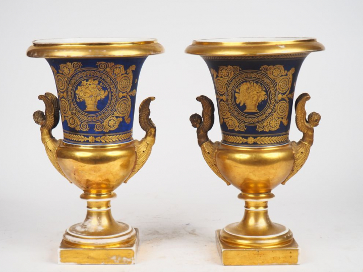 Paire de vases Médicis Napoléon III XIXème de style Empire en porcelai