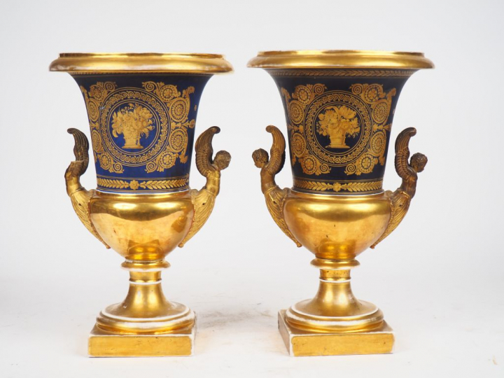 Paire de vases Médicis Napoléon III XIXème de style Empire en porcelai