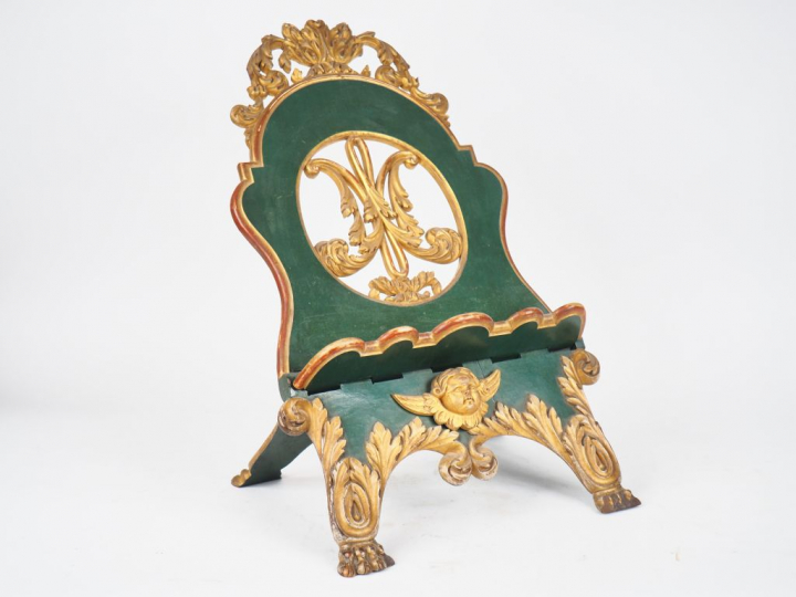 Lutrin fin XIXème début Xxème, en bois scultpté doré et peint à décor 