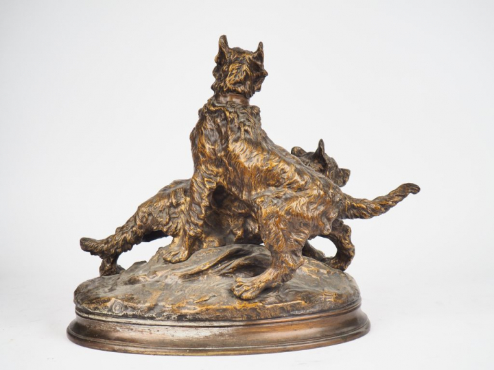 Thomas CARTIER. 'Chiots jouant'. Groupe en bronze à patine médaille. S