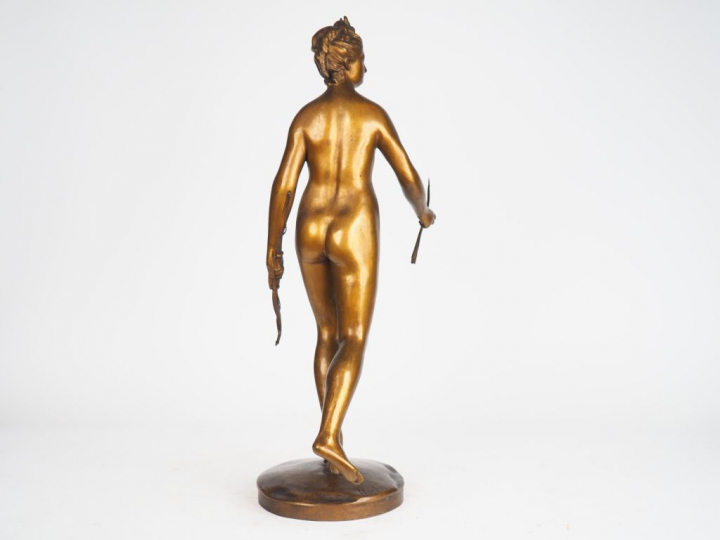 HOUDON (d'après). "Diane chasseresse". Sculpture en bronze patiné. Sig