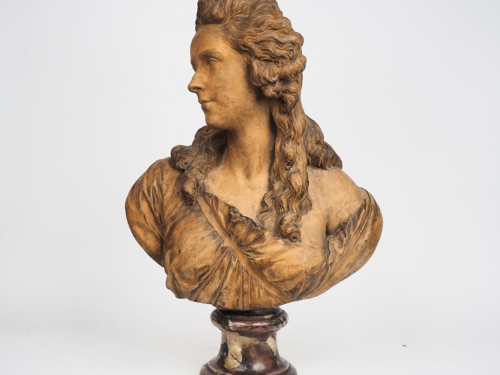 Ecole française XIXème. "Portait de Madame Vigée Le Brun". Sculpture e
