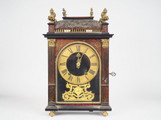 Vente aux enchères Pendule dite "religieuse" fin XVII - début XVIIIème en marqueterie bou