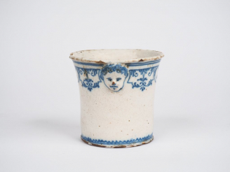 Vente aux enchères Rafraichissoir individuel à verre XVIIIème en faïence du Midi, décor d
