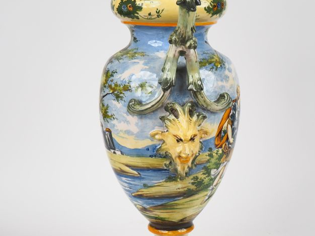 Grand vase fin XIXème début XXème en majolique italienne à décor de pa