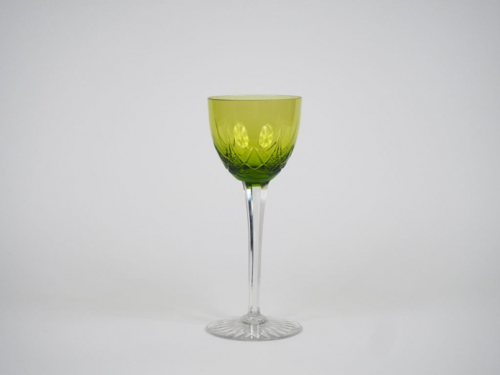 10 verres à vin du Rhin en cristal bicolore à décor taillé et gravé de