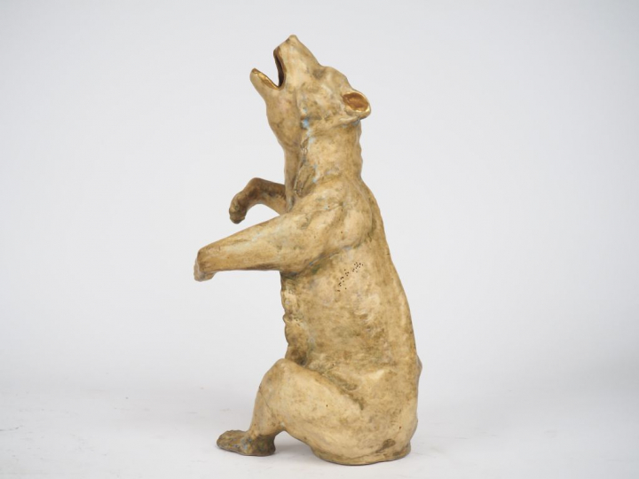 RENOLEAU. "Ours". Sujet en céramique polychrome. Signé. Dim. 32,5 x 14