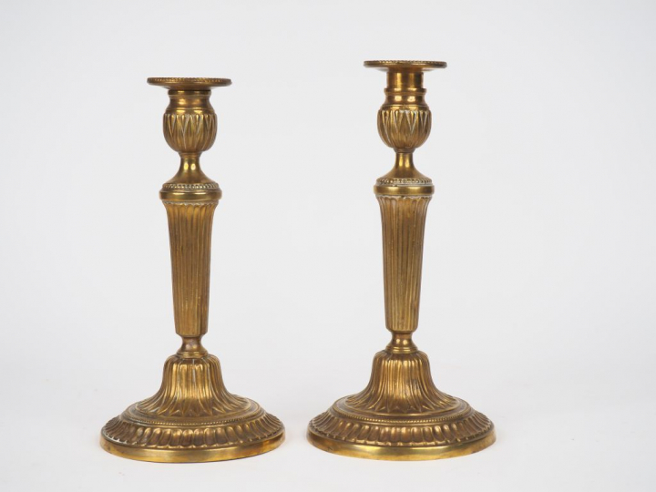 Paire de bougeoirs en bronze XIXème de style Louis XVI, décor de canne