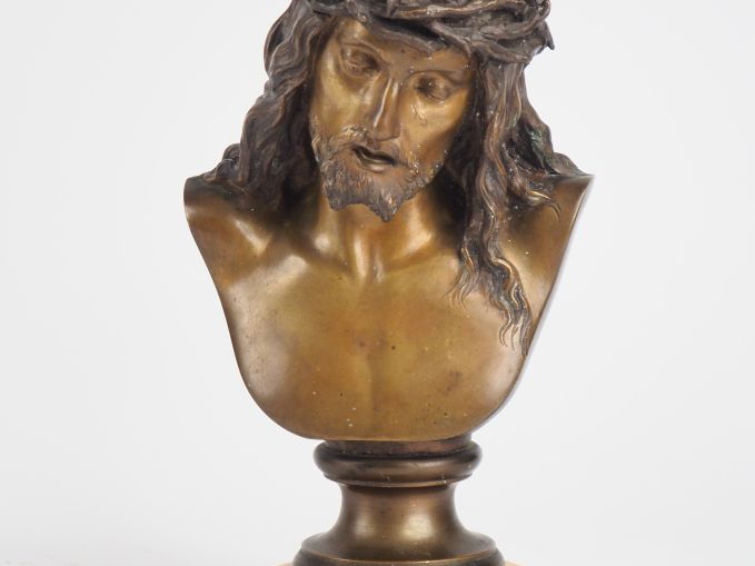 PILLET. "Christ". Sculpture en bronze à double patine sur un socle en 