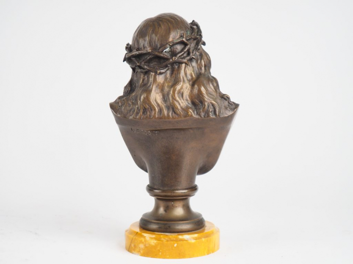 PILLET. "Christ". Sculpture en bronze à double patine sur un socle en 