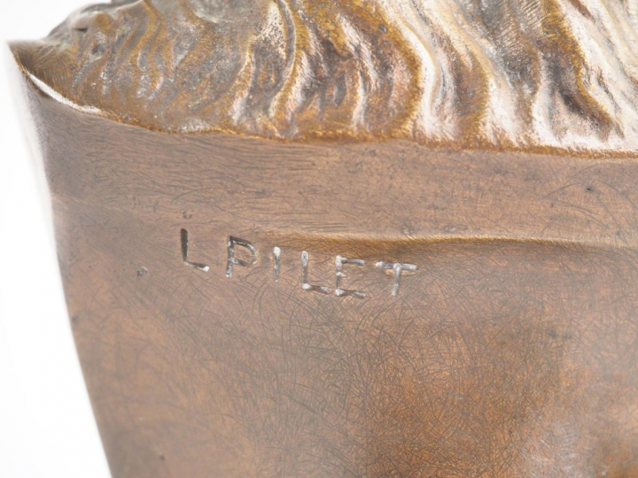 PILLET. "Christ". Sculpture en bronze à double patine sur un socle en 