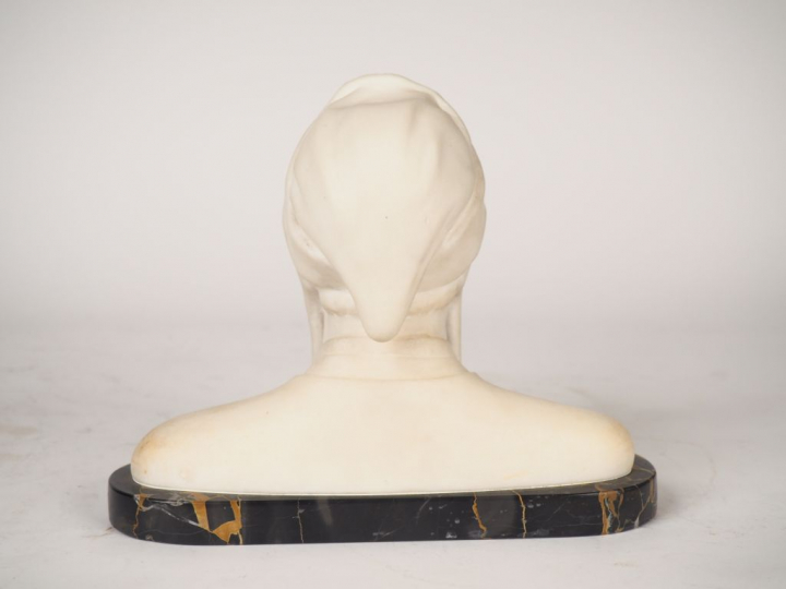 Ecole française début XXème. "Portrait de Dante" Sujet en albâtre sur 