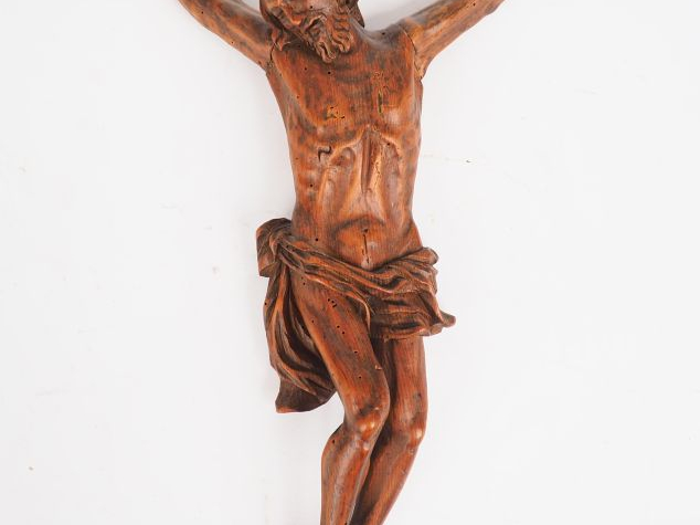 Christ de style Haute-Epoque en bois sculpté. Dim. 38 x 25 cm.