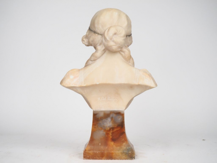 A. DEL PEYRUGIA. "jeune fille en buste". Sculpture en albâtre polychro