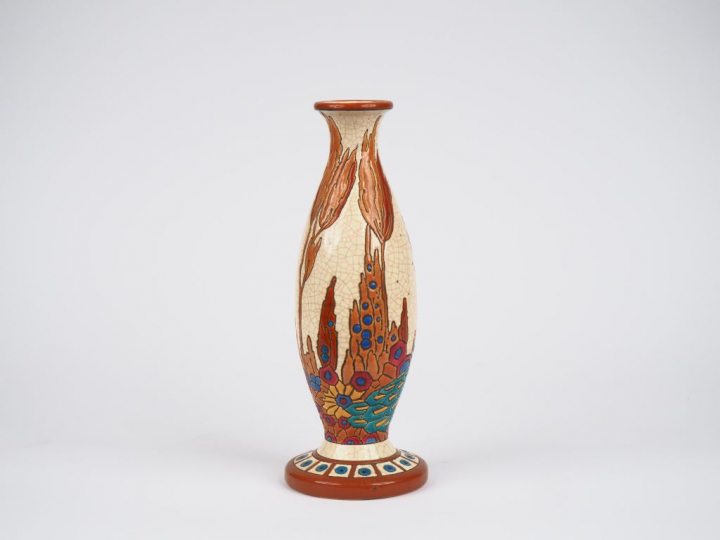 LONGWY France. Vase ovoïde Art Déco sur piédouche en émaux polychromes