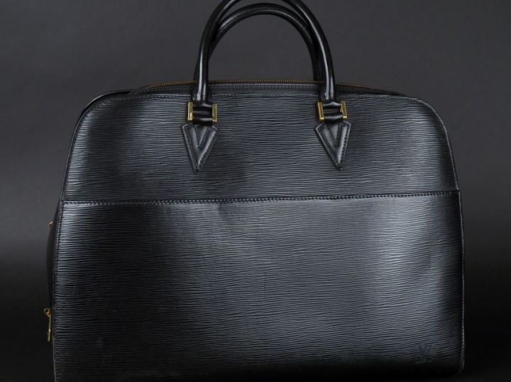 Louis VUITTON. Sac, modèle "Sorbonne", en cuir noir.  Années 1994-2003