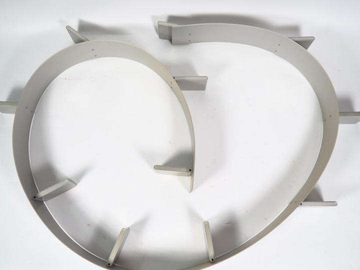 D'après RON ARAD.  Bibliothèque murale "Book worm".