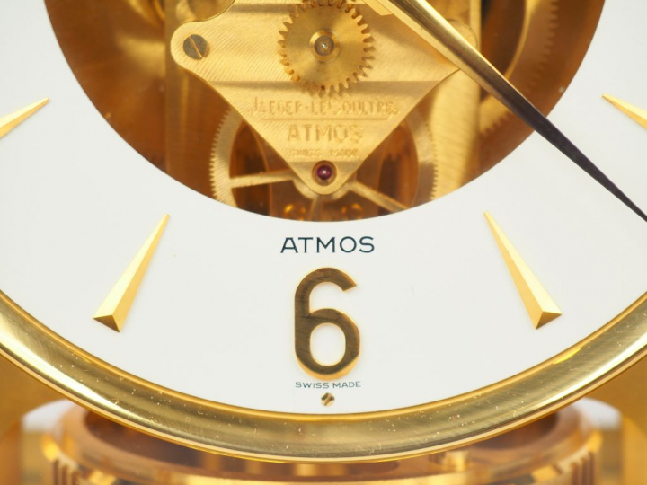 JAEGER LECOULTRE. Pendule "Atmos" Signée.  Dim. 23,5 x 21 cm