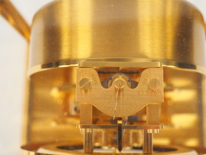 JAEGER LECOULTRE. Pendule "Atmos" Signée.  Dim. 23,5 x 21 cm