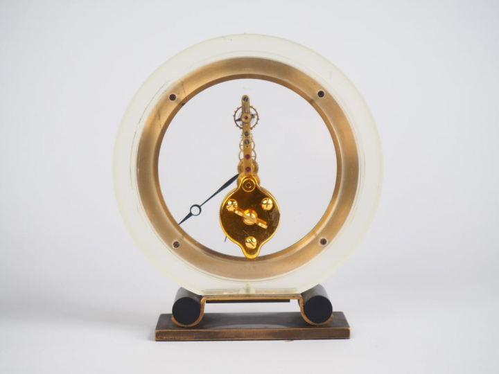 JAEGER LECOULTRE. Pendulette  H. 14 cm  (marque effacée)