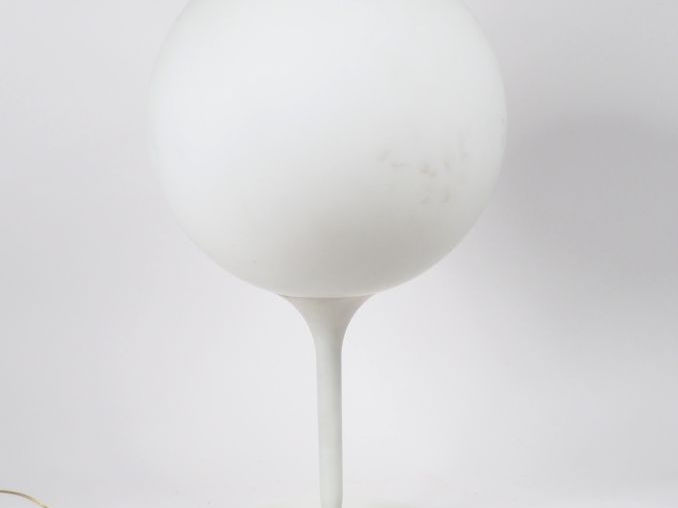 Michèle DELUCCHI pour ARTEMIDE.  Lampe Castore design boulle poudré. H