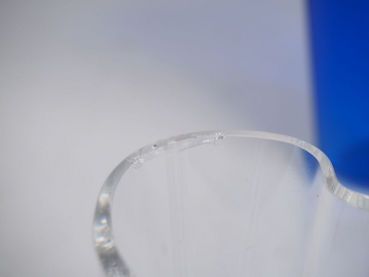 ALVAR AALTO.  Vase en verre bleu et un petit vase en verre translucide