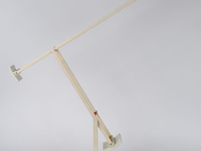 ARTEMIDE. Lampe "Tizio" laquée blanc.