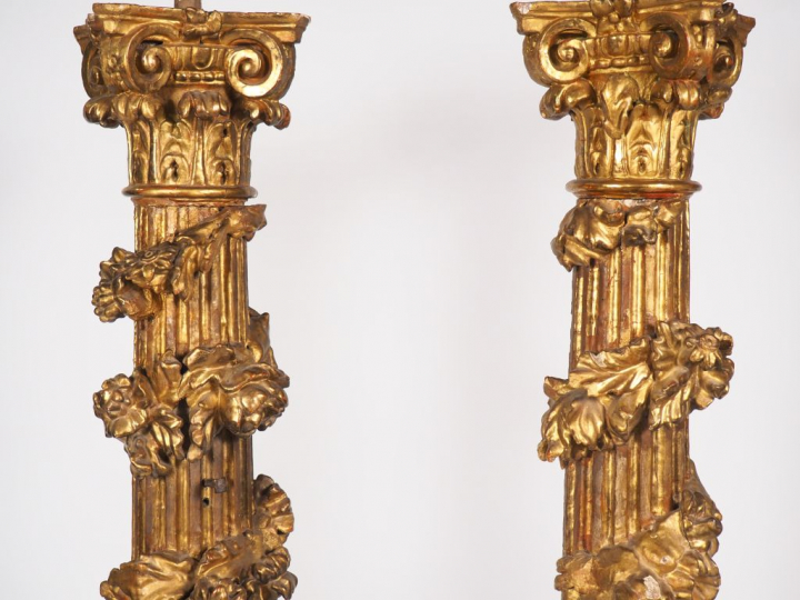 Paire de colonnes de Maitre Autel, de style corinthien XVIIIème, en bo