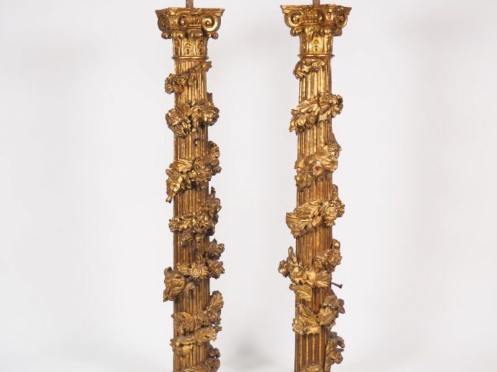 Paire de colonnes de Maitre Autel, de style corinthien XVIIIème, en bo