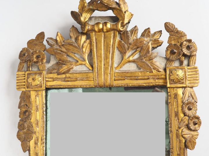 Miroir XIXème de style Louis XVI en bois et stuc doré à décor de palme