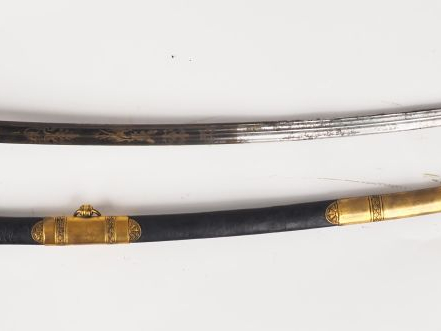 Sabre de cavalerie à garde de bataille en bronze à couvre chape, calot