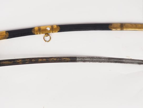 Sabre de cavalerie à garde de bataille en bronze à couvre chape, calot