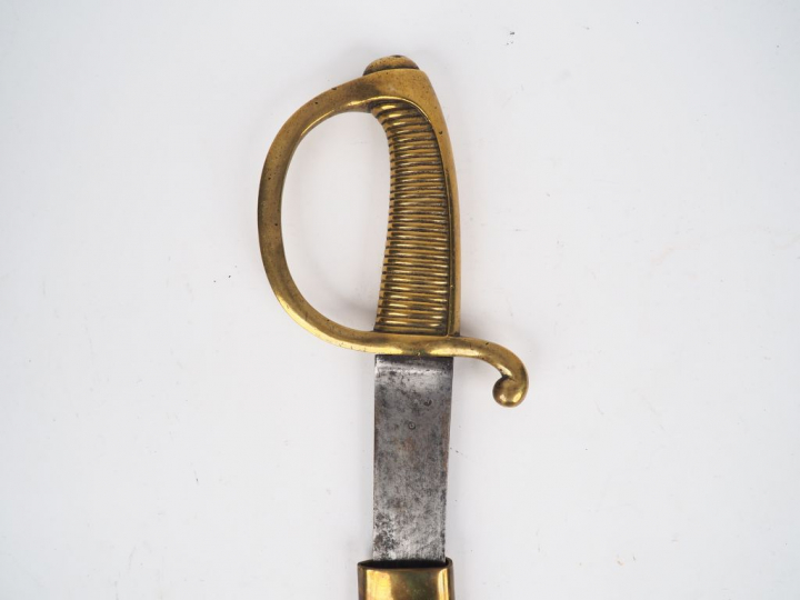 Sabre briquet modèle AN XI , fusée en bronze fondu, lame courbe et pla