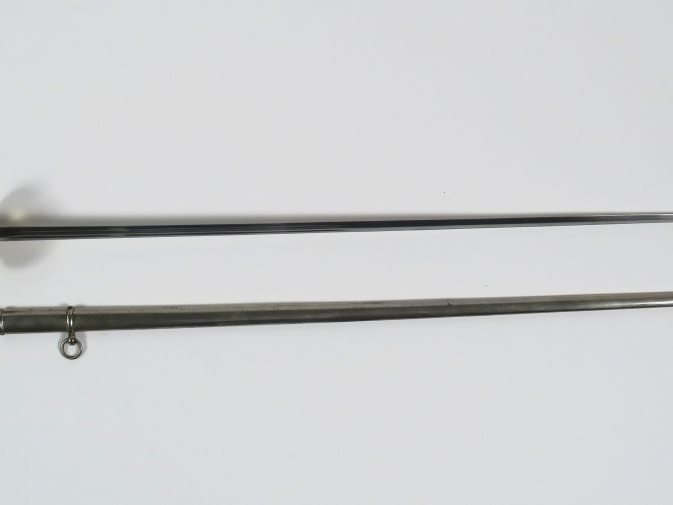 Epée à clavier montée bronze plateau principal à attributs générique d
