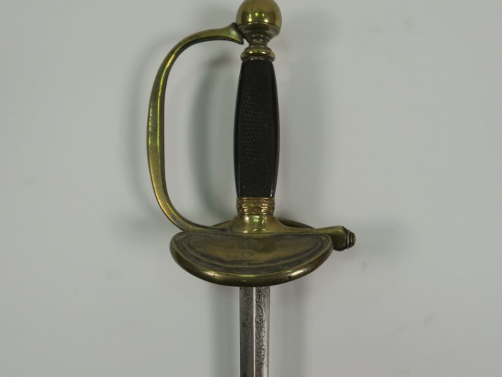 Belle épée d’officier époque Restauration. Monture en bronze fondu, po