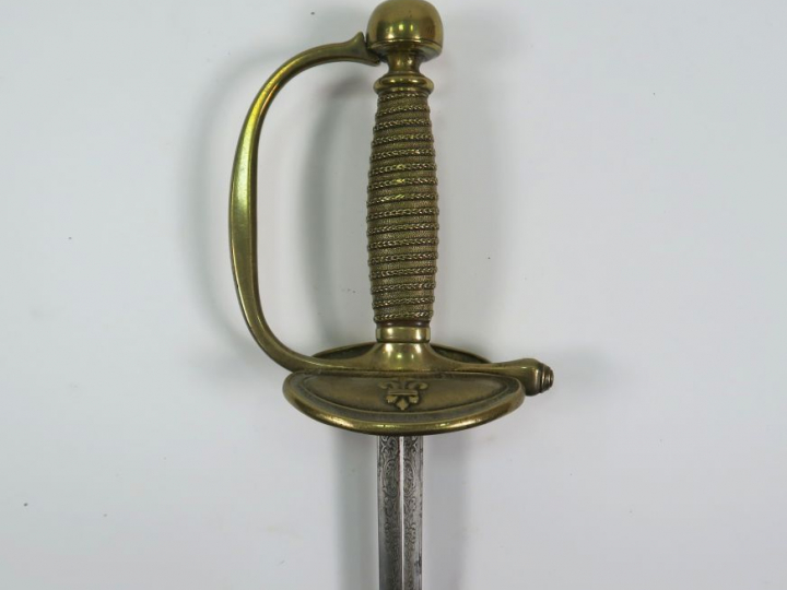 Belle épée d’officier époque Restauration. Monture en bronze fondu, po