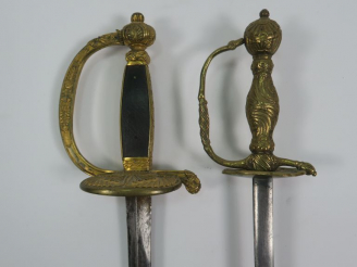 Vente aux enchères Lot composé d’une épée à clavier lame triangulaire à trois pans creux,