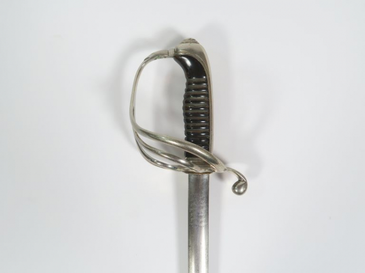 Sabre modèle 1882 d’officier d’infanterie, arme montée maillechort, fu