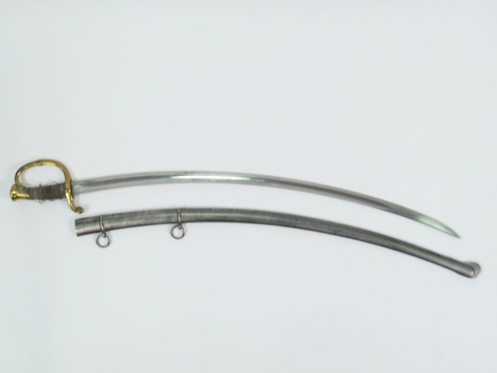 Sabre modèle 1829 d’officier d’artillerie montée. Lame très courbe à g