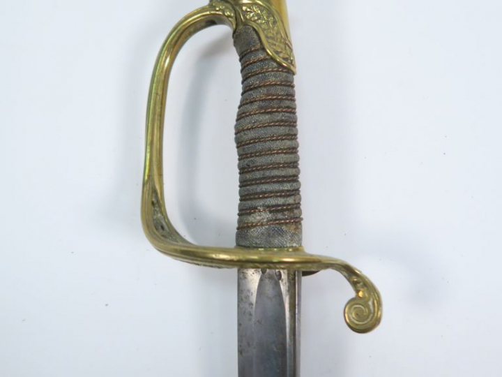 Sabre modèle 1845 d’adjudant, monture en bronze fondu ciselé, calotte 