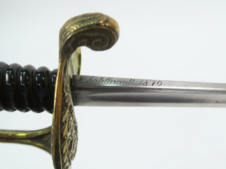 Sabre modèle 1845 d’adjudant, monture en bronze fondu ciselé, calotte 